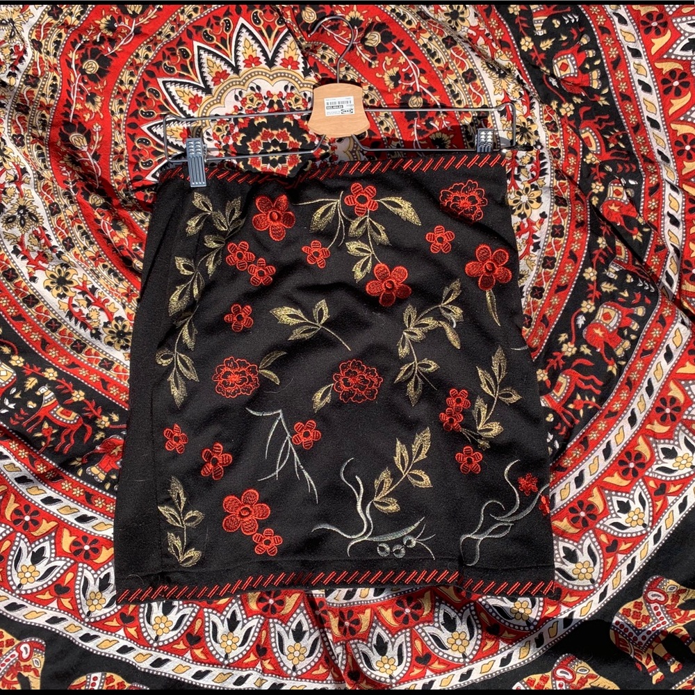 Embroidered skirt